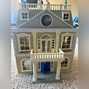 Calico Critters Cloverleaf Manor Mention